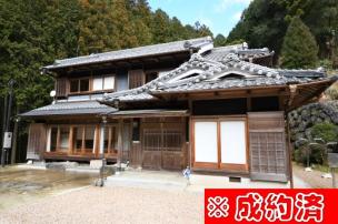 奈良県桜井市　ヒノキ造りの重厚かつ優美な日本建築邸