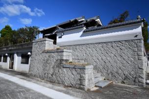 兵庫県加西市　お城のような石垣に贅を尽くした日本家屋の邸宅