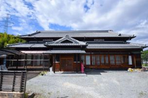 堺市南区別所　敷地470坪超に建つ極太梁・柱の重厚な日本家屋